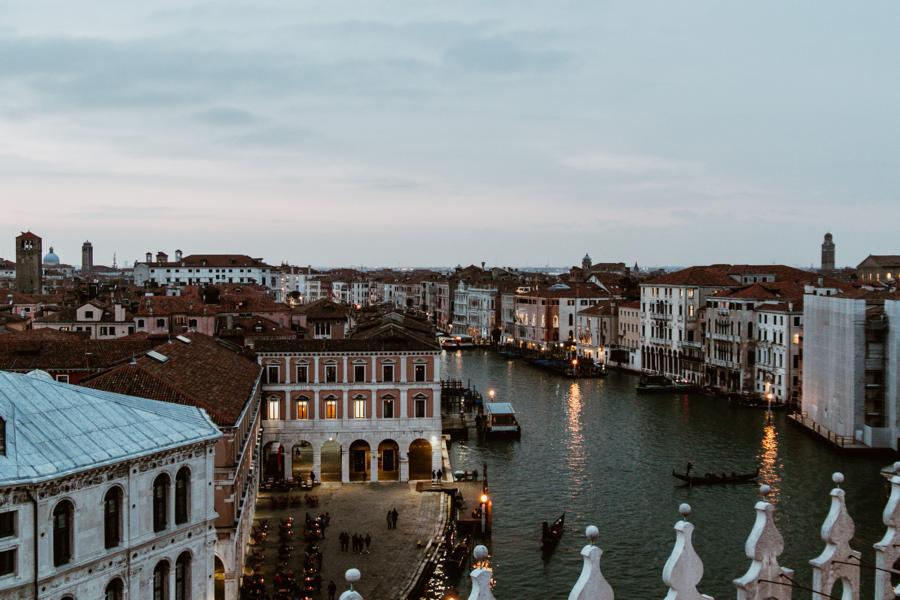 Blick auf den Canal Grande vom Fondaco dei Tedeschi, Venedig, Italien.