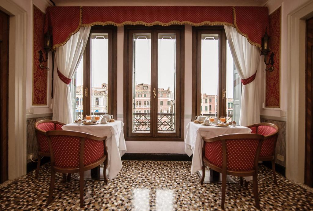Antica Locanda Sturion Ancient Residence, best accommodation to taste wine and prosecco in Venice