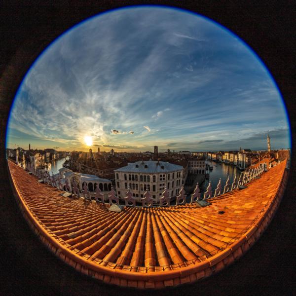 Blick auf den Canal Grande vom Fondaco dei Tedeschi, Venedig, Italien.
