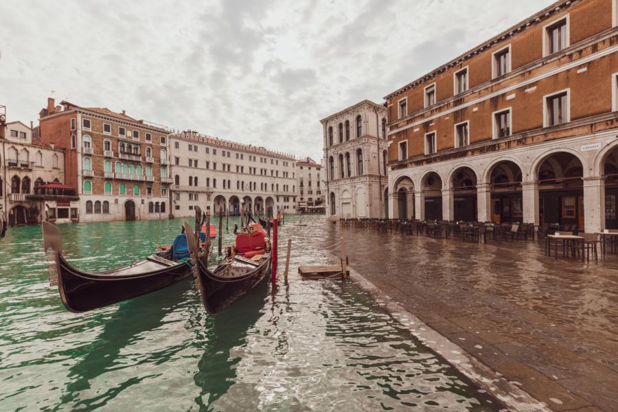 The best fish restaurants in Venice get theit seafood from the Rialto market, which is near the famous Rialto bridge.