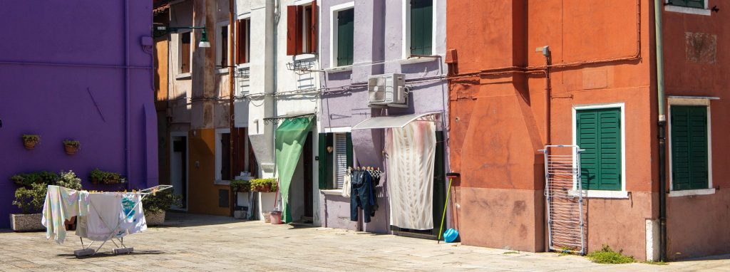 Die verrückt bunten Häuser von Burano bei venedig, Italien.