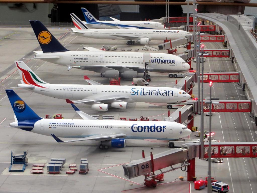 Corona-Reisetipp: Plane zusätzliche Zeit an Flughäfen ein, vor allem bei internationalen Flügen. Air Travel Airbus Flugzeuge.