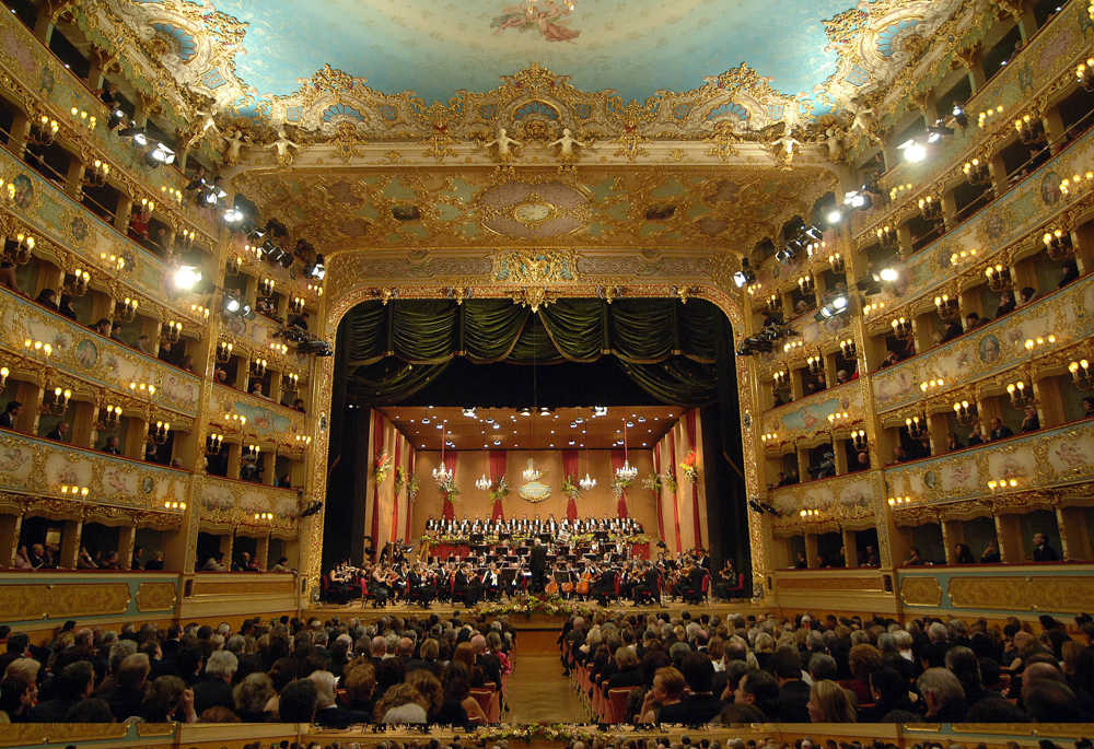 New Year's Eve Concert in Venice - Full theater La Fenice in the lagoon city. An exceptional option for the winter in Venice.