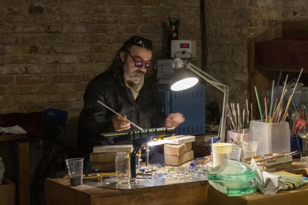 Glaskünstler in Murano. Falsches Muranoglas ist eine heimtückische Touristenfalle in Venedig.