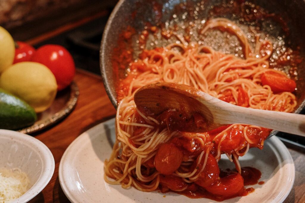 In Italien gilt es, Spaghetti um die Gabel zu wickeln und nicht Spaghetti mit dem Messer schneiden