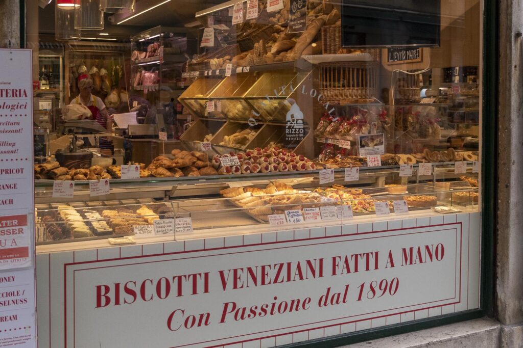 Die kulinarische Tradition der venezianischen Fritole gibt es seit mehreren Jahrhunderten.