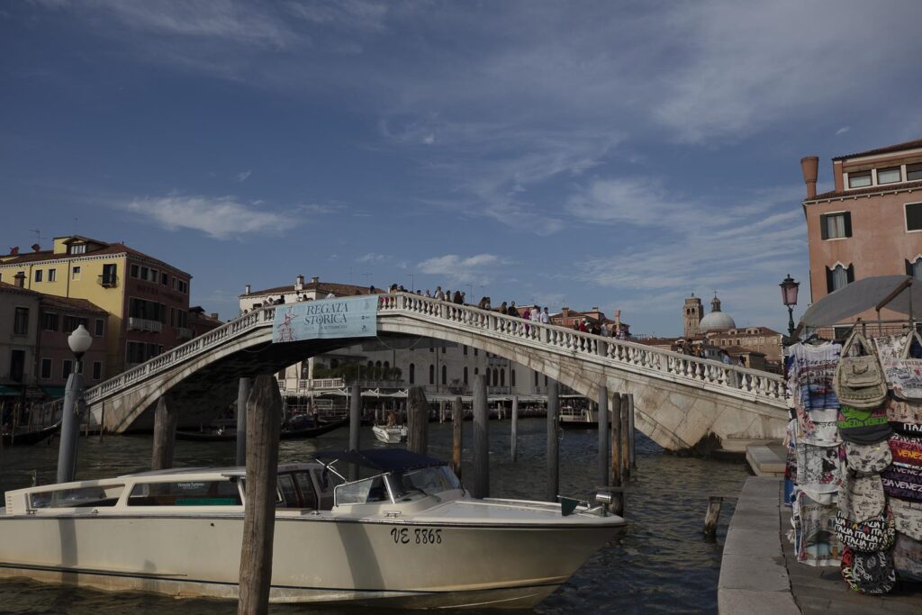 Ponte degli Scalzi, in der Nähe des Venezia Santa Lucia-Bahnhofs