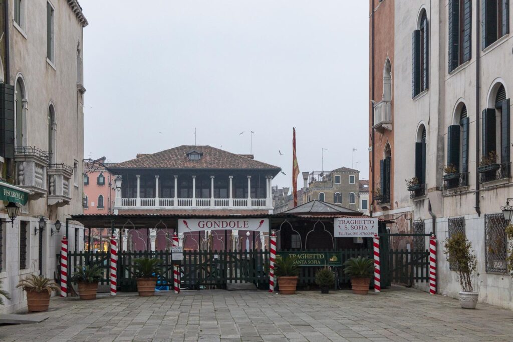 Santa Sofia: eine von sieben Traghetto-Stationen in Venedig