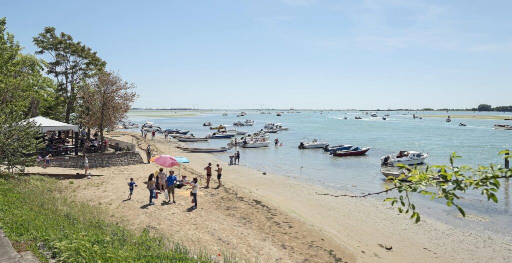 Sant'Erasmo (island) South end of the island Didier Descouens, CC BY-SA 4.0 https://creativecommons.org/licenses/by-sa/4.0, via Wikimedia Commons https://commons.wikimedia.org/wiki/File:Sant%27Erasmo_(island)_South_end_of_the_island.jpg