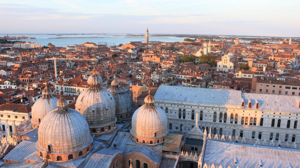 Der Stadtrat erklärte, dass die Eintrittsgebühr in Venedig sich auf die Frühlingsferien und Sommerwochenenden konzentrieren wird, wenn mehr Touristen zu erwarten sind.