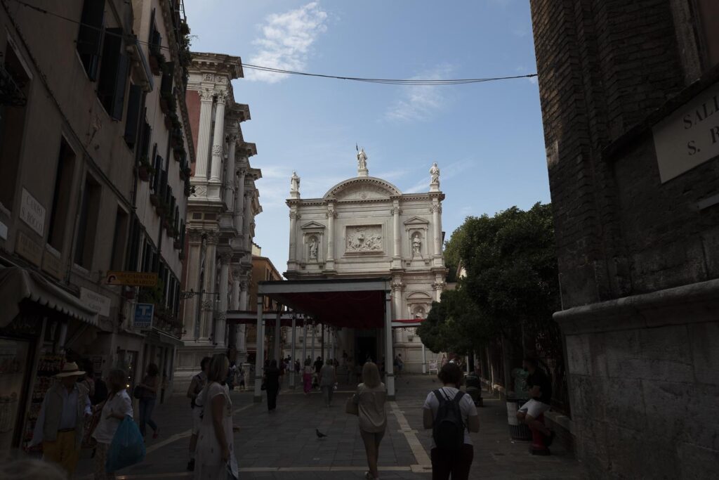 Campo San Rocco und die Kirche San Rocco in Venedig