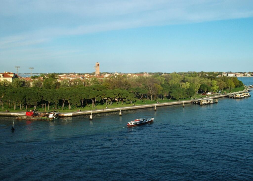 Pineta di Sant'Elena / Parco delle Rimembranze in Venedig. Eine der vielen Grünflächen in Venedig