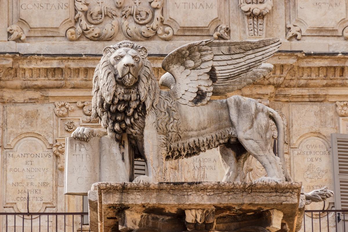 Der geflügelte Löwe, das Wappen von Venedig und Symbol vom Heiligen Markus