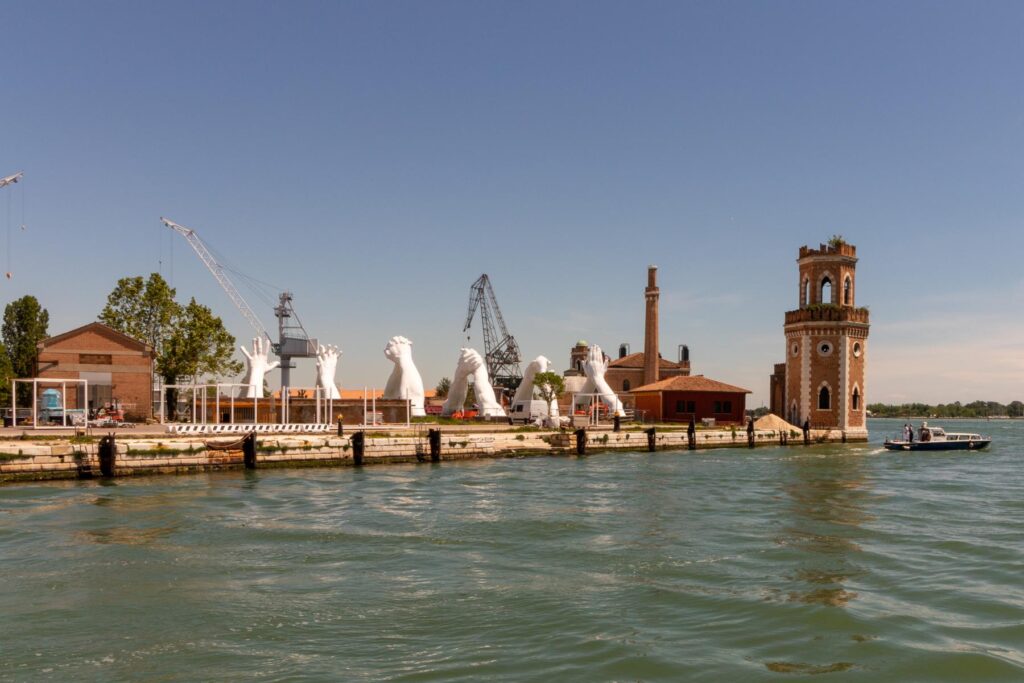 Die Biennale im Arsenale von Venedig