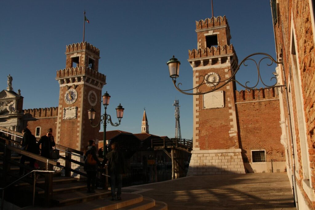 Die Wasserzufahrt zum Arsenale in Venedig